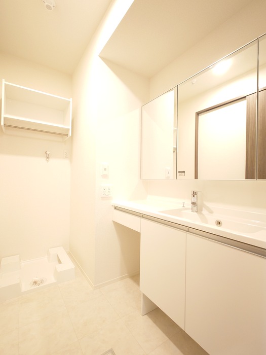 洗面設備　洗面台、洗濯機置場