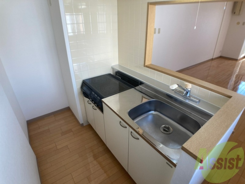 キッチン　キッチンはスペースも広々していて使いやすそうですよ！