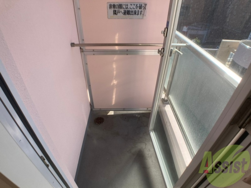 バルコニー　バルコニーです。洗濯物を干したり一息ついたりできますね！