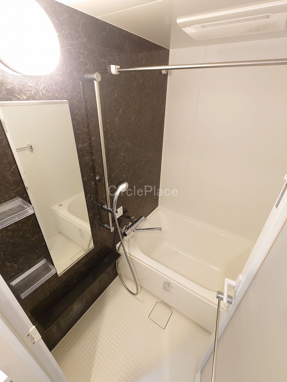 バス・シャワールーム　浴室乾燥機付き