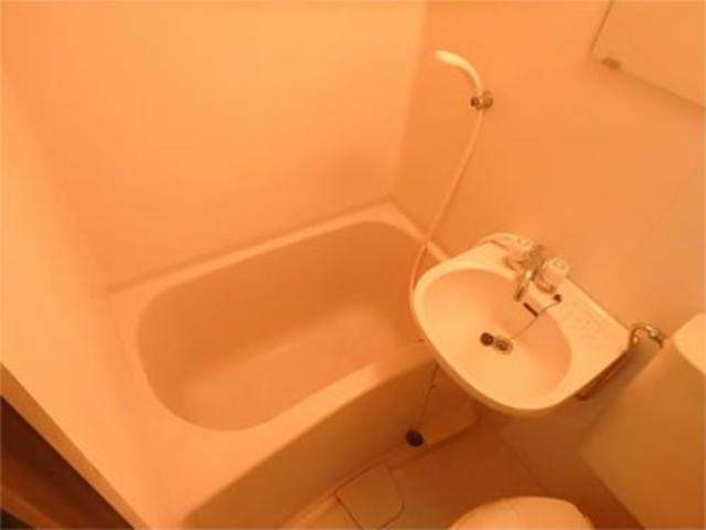 バス・シャワールーム　バスルームです