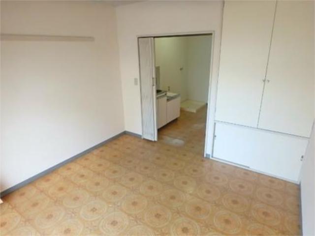 居室・リビング　明るい洋室です