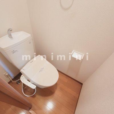 トイレ　※写真は別号室のものですので現状優先とさせていただきます