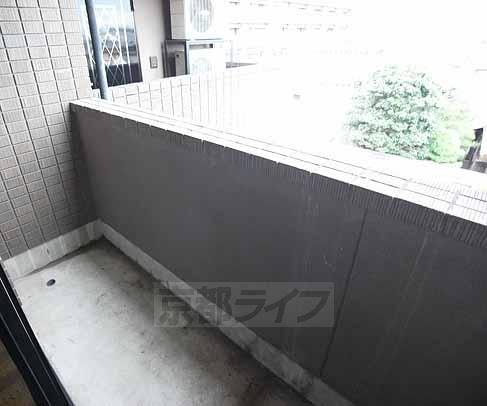 バルコニー　日当りの良いバルコニー