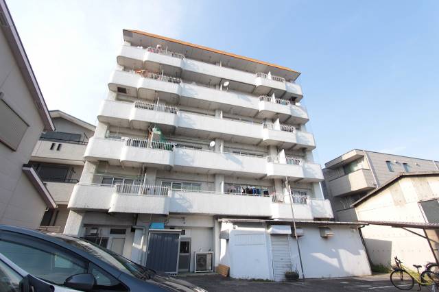 建物外観　南向きの日当り良好なマンションです