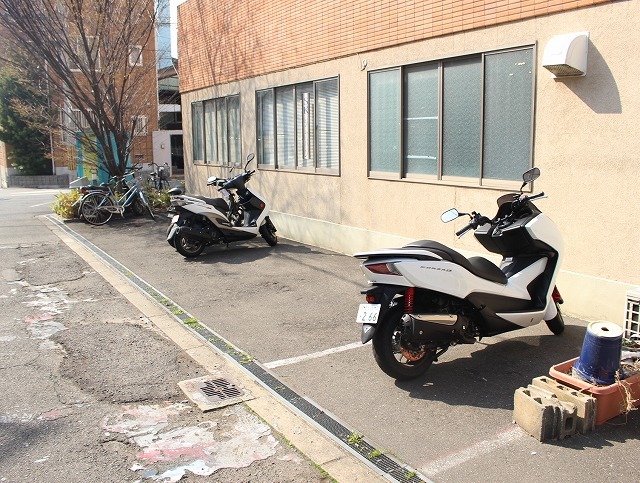 駐車場　バイク置き場です