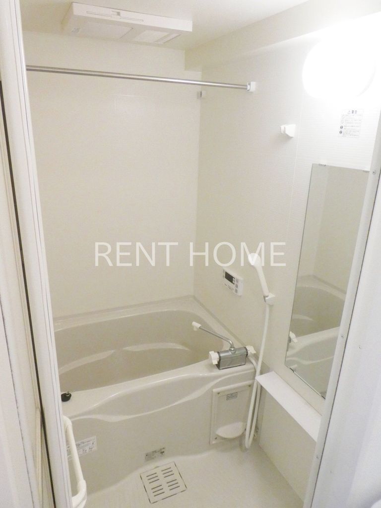 バス・シャワールーム　浴室乾燥機付きです