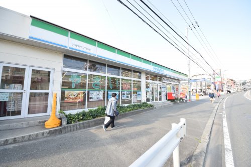 コンビニ　ファミリーマート小浦平戸二丁目店（コンビニ）まで1179m