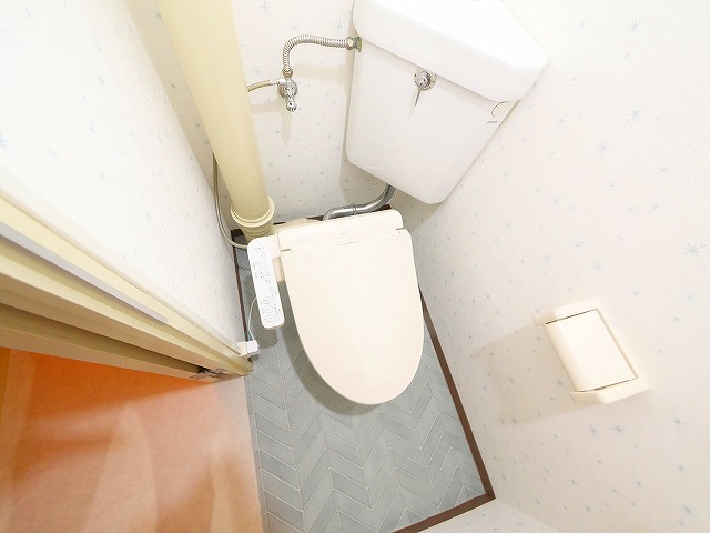 トイレ　落ち着いた色調のトイレです