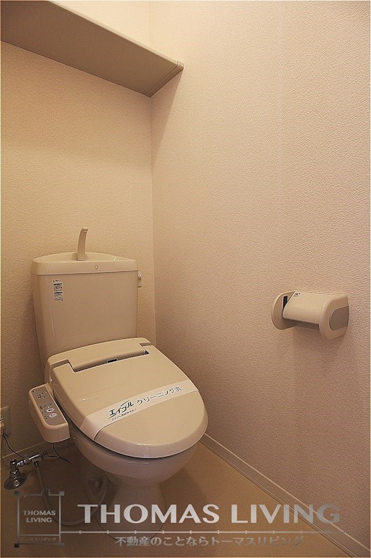 トイレ　温水洗浄便座付き。