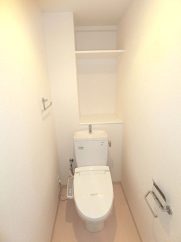 トイレ　温水洗浄便座