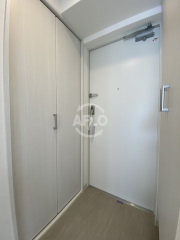 玄関　フォーリアライズ阿波座ウエスト　玄関