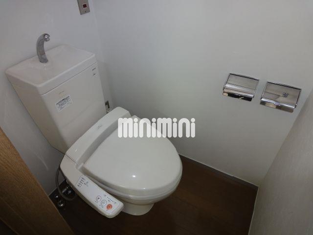 トイレ　シャワー付きのトイレ