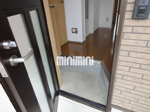 玄関　玄関収納もたっぷり