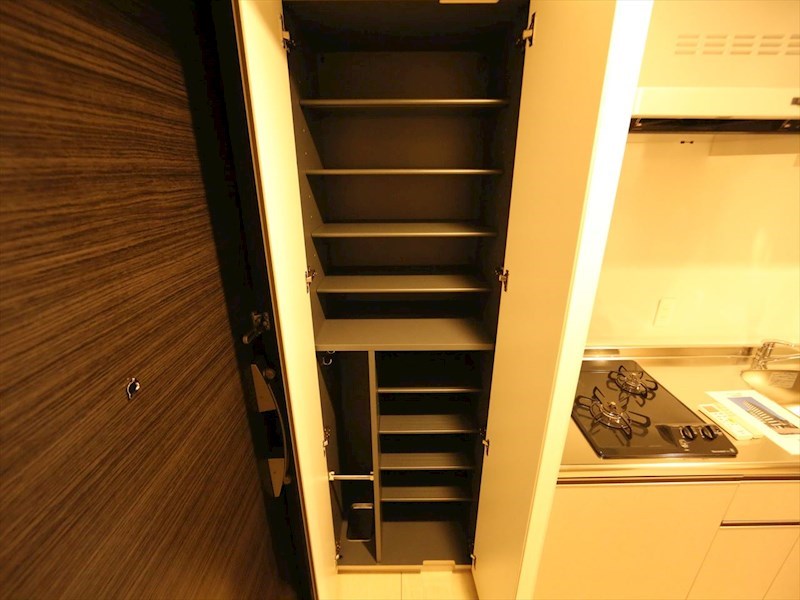 玄関　玄関　シューズボックス付（収納充実してます）