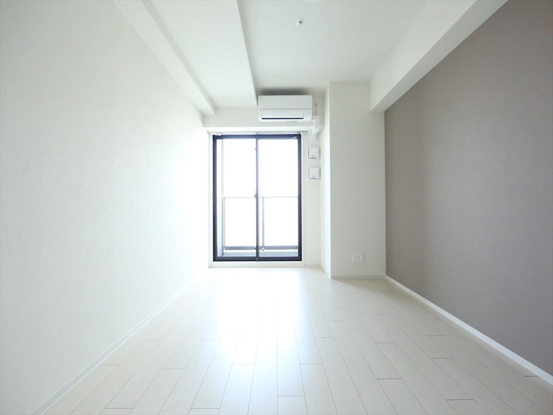 バルコニー　洋室8帖　エアコン完備　バルコニー