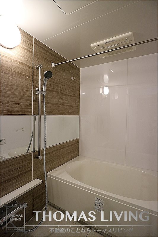 バス・シャワールーム　足の延ばせる1坪浴槽です。一日の疲れを癒してください♪