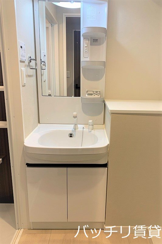 洗面設備　室内写真は同型タイプの為、現状優先となります。