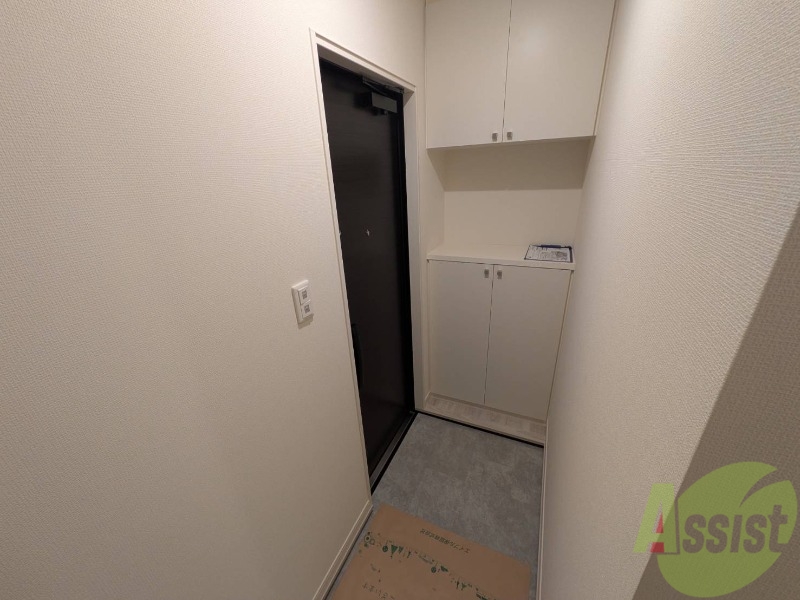 玄関　玄関から撮影しました。段差が低いのは嬉しいですね。