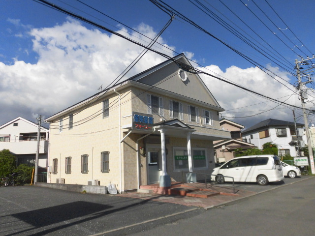 ドラックストア　有限会社フォーユー（ドラッグストア）まで417m