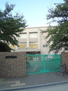 中学校　大阪市立市岡中学校（中学校）まで596m