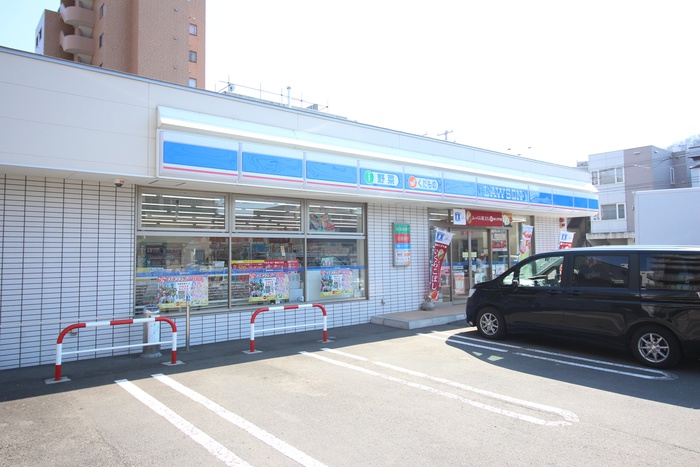 コンビニ　ローソン（コンビニ）まで320m