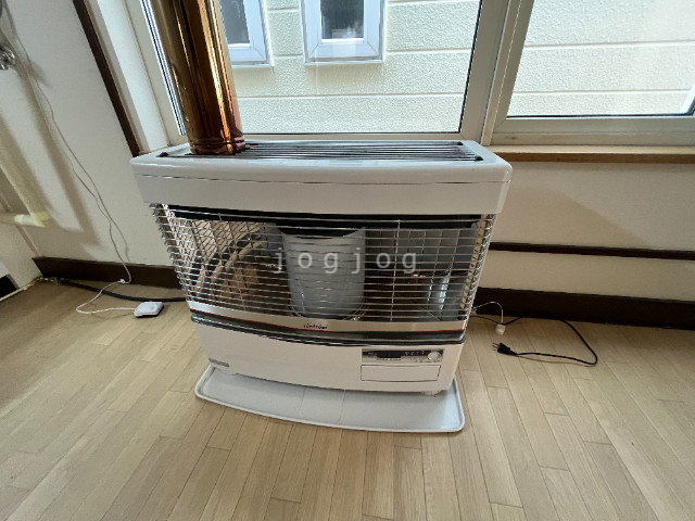 その他設備　煙突式灯油ストーブ