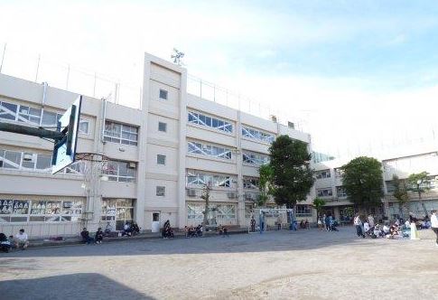 小学校　目黒区立鷹番小学校（小学校）まで561m