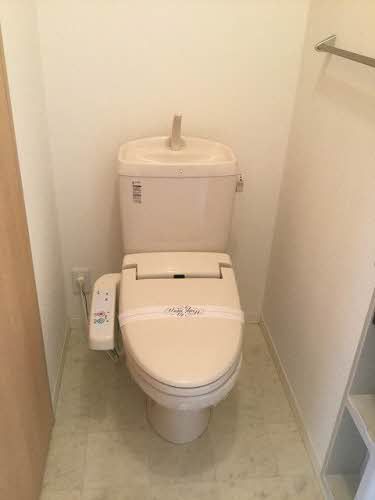 トイレ　温水洗浄便座