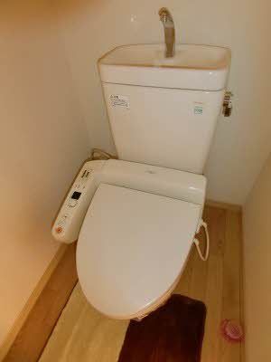 トイレ　温水洗浄便座