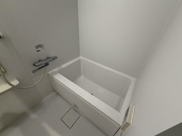 バス・シャワールーム　広い浴室でゆっくりできます。