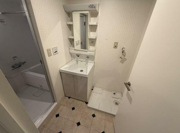 洗面設備　清潔感のある洗面台