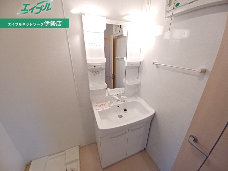 洗面設備　同型参考写真