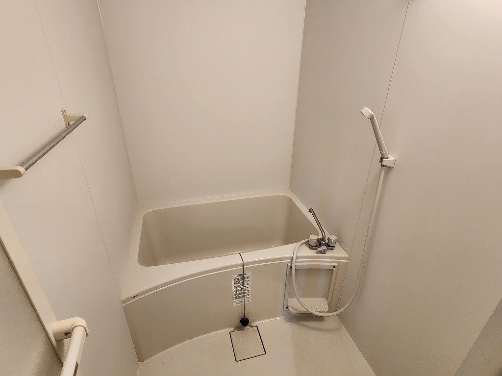 バス・シャワールーム　バストイレ別に仕様変更済み