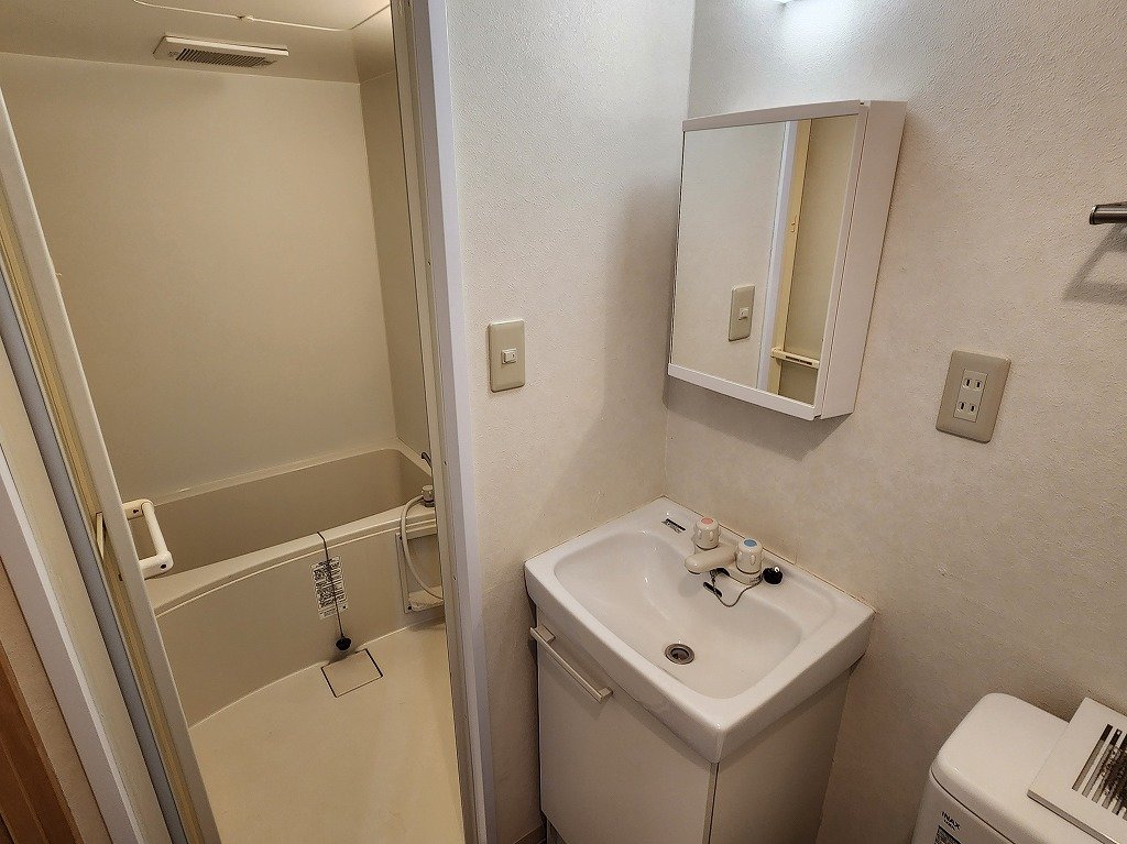 洗面設備　脱衣スペース　独立洗面台完備