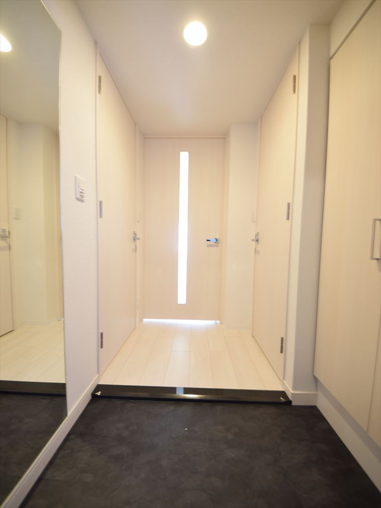 玄関　アドバンス大阪ソルテ　玄関