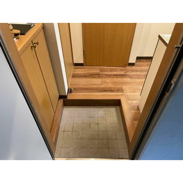 玄関　玄関横シューズボックス有り