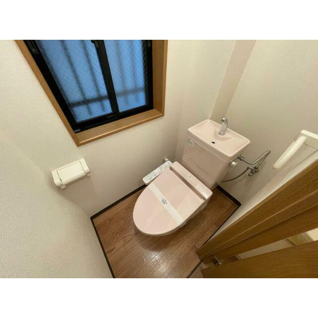 トイレ　温水洗浄便座付き