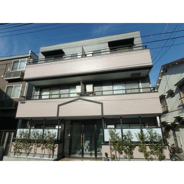 建物外観　３階建てオートロック付きマンション