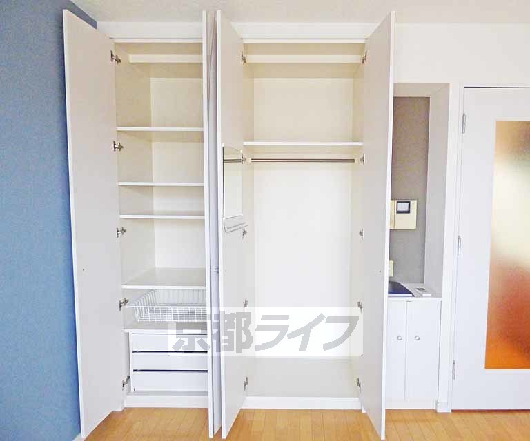 収納　広々とした収納です。