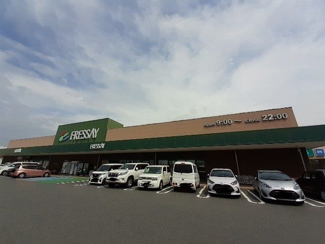 スーパー　フレッセイ富塚店（スーパー）まで700m