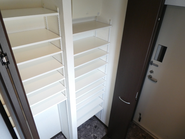 玄関　シューズボックス※同タイプ参考写真