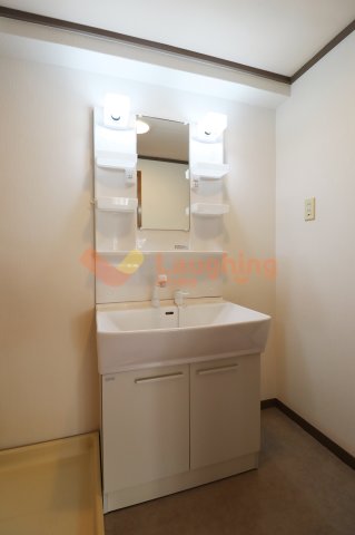 洗面設備　スペースが確保できる洗面所です