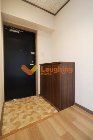 玄関　※写真は別タイプのお部屋です