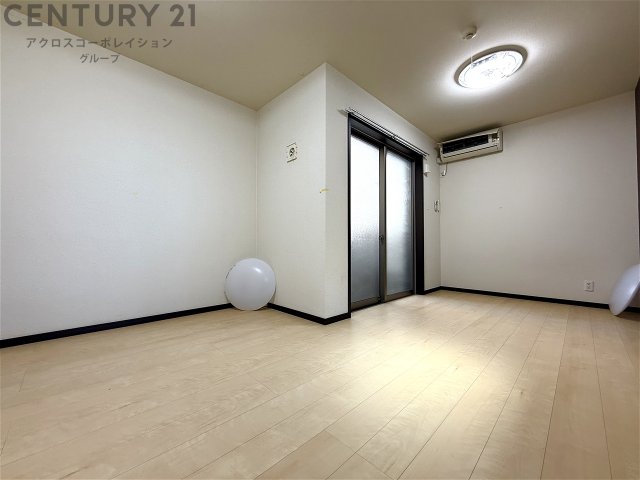 居室・リビング　エアコン付きで快適に過ごせます♪