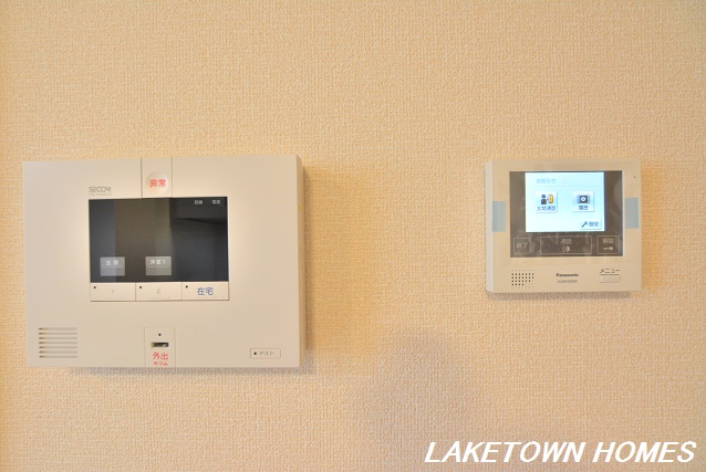 セキュリティ　ＳＥＣＯＭ完備・モニター付インターホンです。