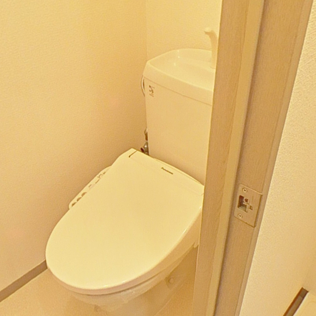 トイレ　温水洗浄便座