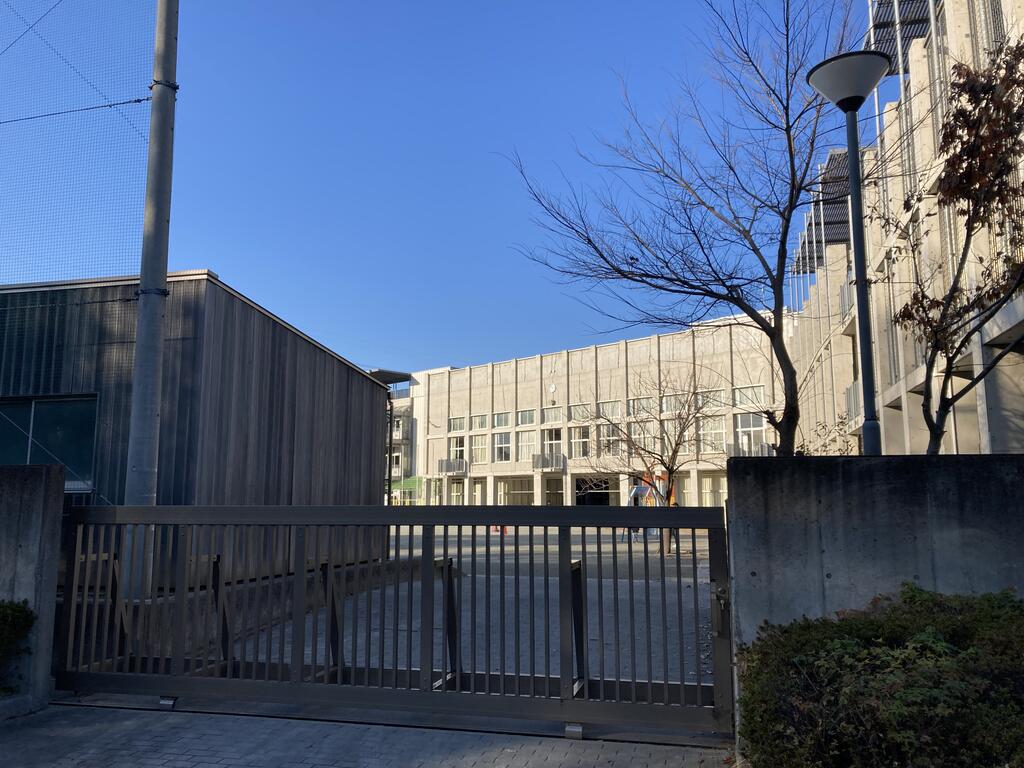 小学校　川口市立戸塚南小学校（小学校）まで464m