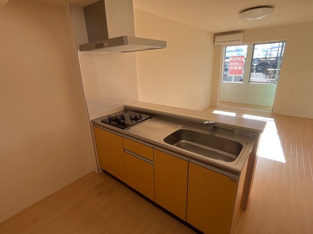 キッチン　キッチンは2口コンロ付きで料理がはかどります♪