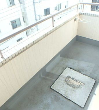 バルコニー　外からの目が気にならないバルコニーで洗濯物が干せます